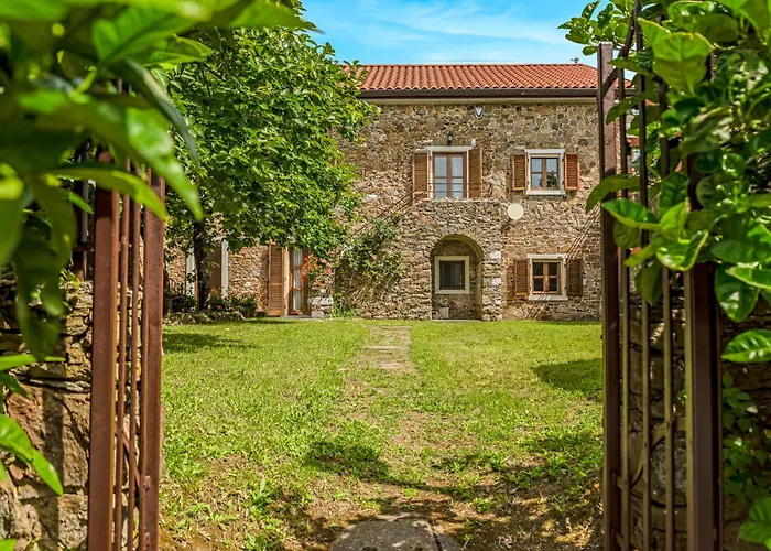 Convento La Perla 펜션 카라라